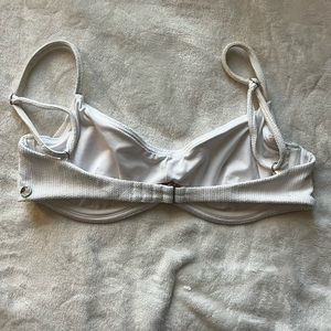 White billabong bikini top